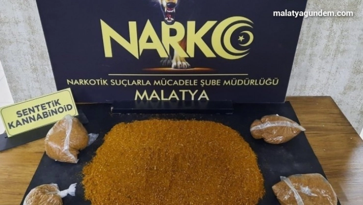 Sokak satıcılarına yönelik operasyonda 2 tutuklama