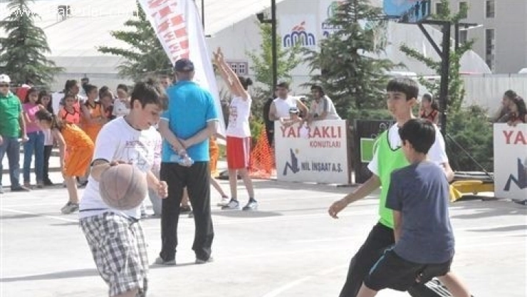 Sokak Basketbolu Müsabakaları Devam Ediyor