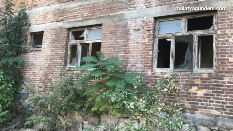 Suçluların  kullandığı metruk binalar yıkılıyor