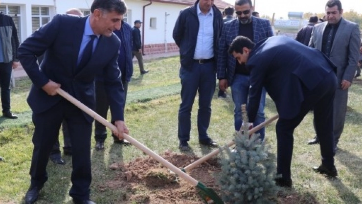 Sultansuyu Harası'nda Fidanlar Toprakla Buluştu