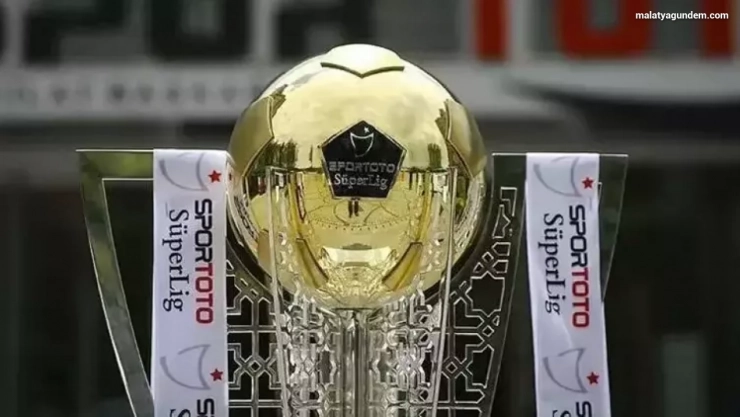 Süper Lig'de tarihi yarış nefes kesiyor!