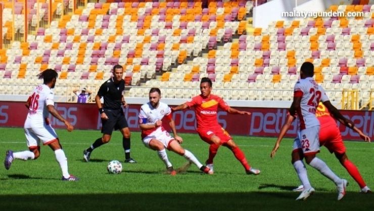 Süper Lig: Yeni Malatyaspor: 1 - Antalyaspor: 0 (İlk yarı)
