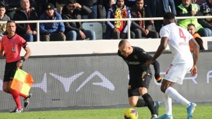 Süper Lig: YMS: 1 - DG Sivasspor: 2 (ilk yarı)