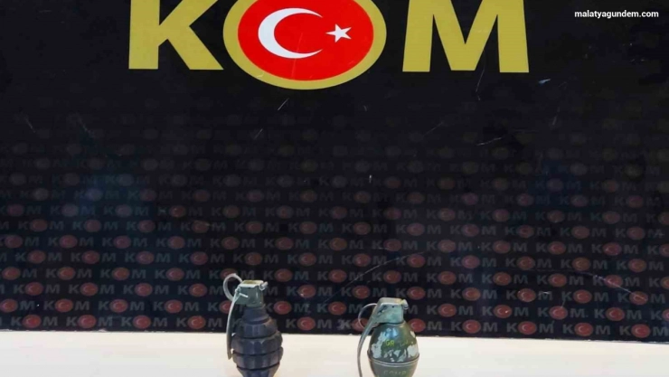 Şüphe üzerine durdurulan araçta 2 el bombası çıktı