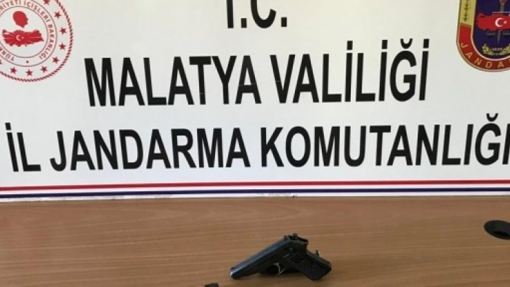 Şüpheli Şahsın Üzerinde Ruhsatsız Tabanca Çıktı