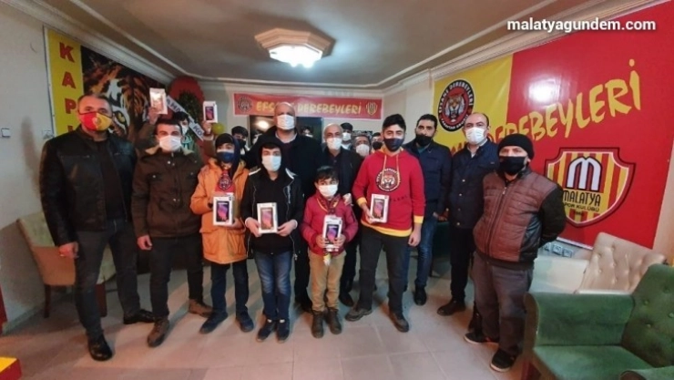 Taraftarlardan öğrencilere tablet desteği