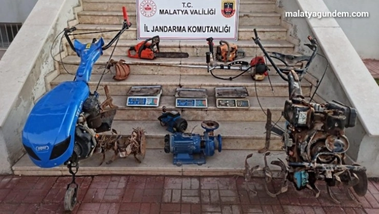 Tarım makinaları hırsızları yakayı ele verdi