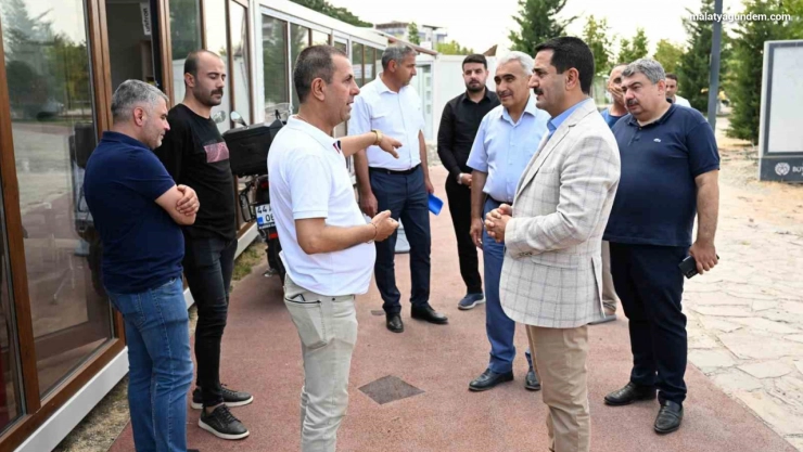 Taşkın, Millet Bahçesi esnaflarla bir araya geldi