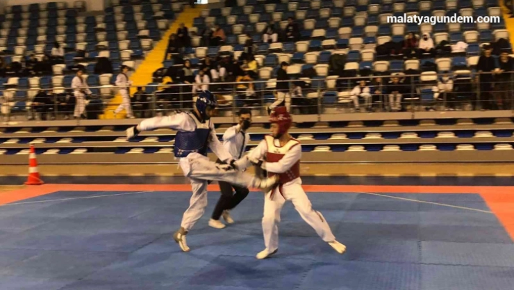 Tekmeler şampiyonluk için atılıyor