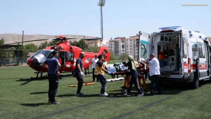Traktörden düşen şahıs ambulans helikopterle hastaneye sevk edildi