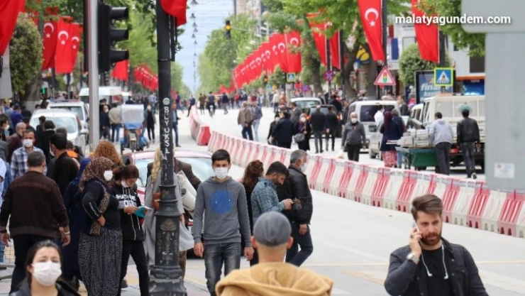 Kısıtlama sonrası Malatya'da sokaklar hareketlendi