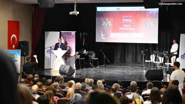 Vali Yavuz: 'Her çocuğun elinden tutmak, geleceğe umut olmaktır'