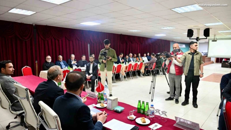 Vali Yavuz: '100 binden fazla bağımsız bölüm inşaatı sürüyor'