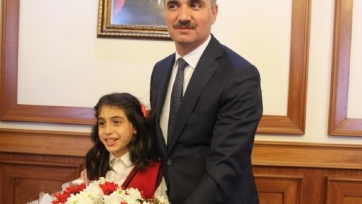 Vali Baruş Koltuğunu Nida Uvat'a Devretti