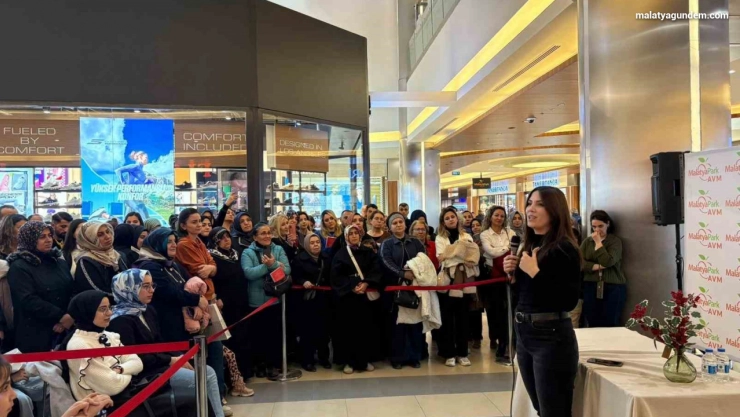 Yazar Dilek Cesur MalatyaPark'ta okurlarıyla buluştu