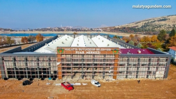 Yeni kongre ve fuar merkezinde çalışmalar tüm hızıyla ilerliyor