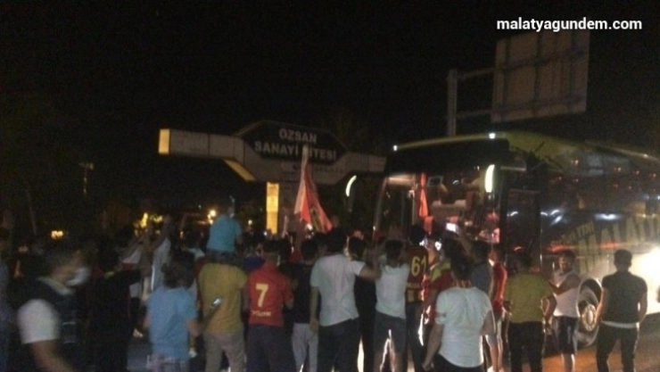 Yeni Malatyaspor'a coşkulu karşılama