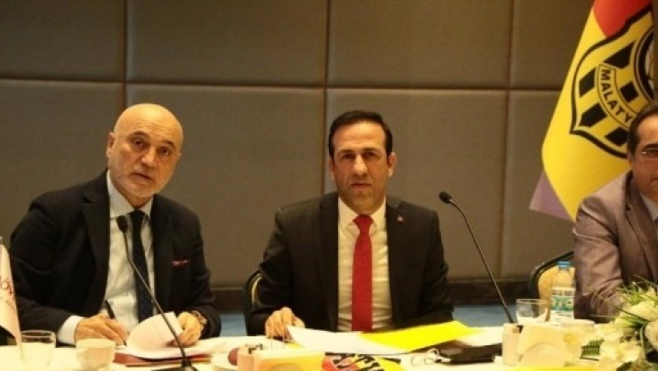 Hikmet Karaman İle Sözleşme İmzaladı