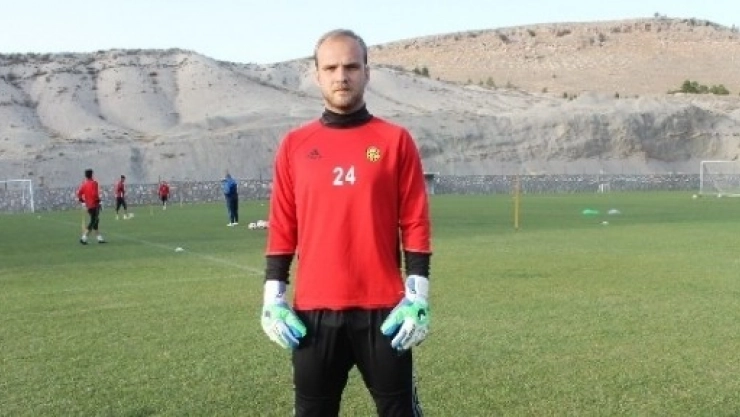 Yeni Malatyaspor'da Kaleci Hakan'dan Camiaya Mesaj