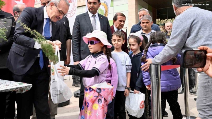 Yeşil bir gelecek için 7 bin fidan Malatyalılarla buluştu