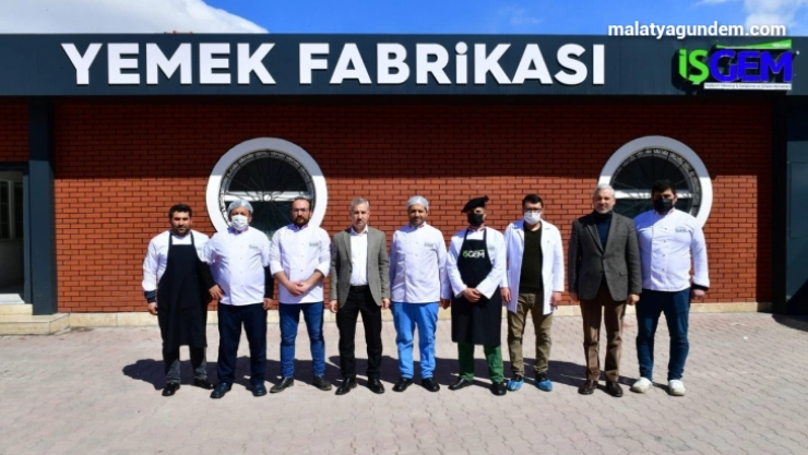 Yeşilyurt Belediyesi yemek fabrikası, nezih ve kaliteli hizmetlerini geliştirip ilerletiyor