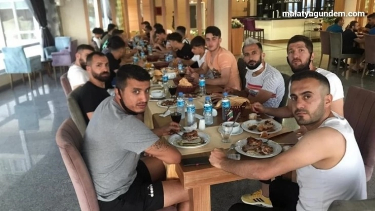 Yeşilyurt Belediyespor'da Kale kampı sürüyor