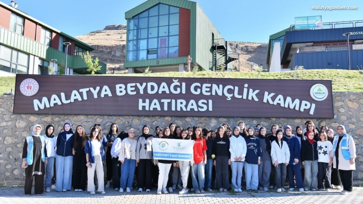 Yeşilyurt Kent Konseyi'nden gençlere kamp etkinliği