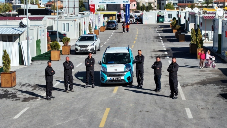 Yeşilyurt'ta konteyner onarım hizmet aracı hizmete girdi