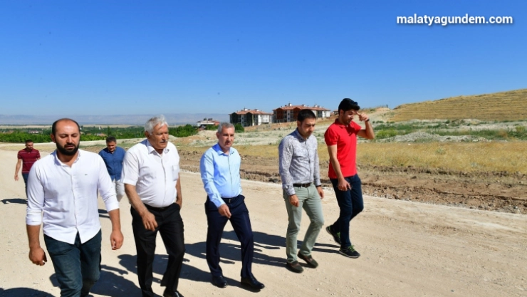 Yeşilyurt'ta Melekbaba Mahallesi konforlu yollarla buluşuyor