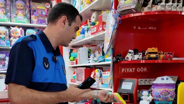 Yeşilyurt'ta zabıta ekiplerinden kırtasiye denetimi