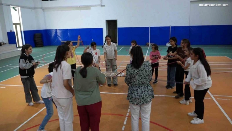 Yeşilyurt'taki çocuk şenliği yoğun ilgi gördü