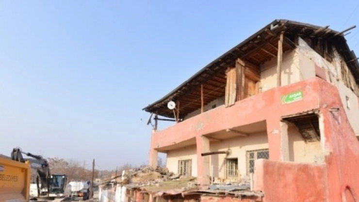 Yeşilyurt'ta 178 Metruk Bina Yıkıldı
