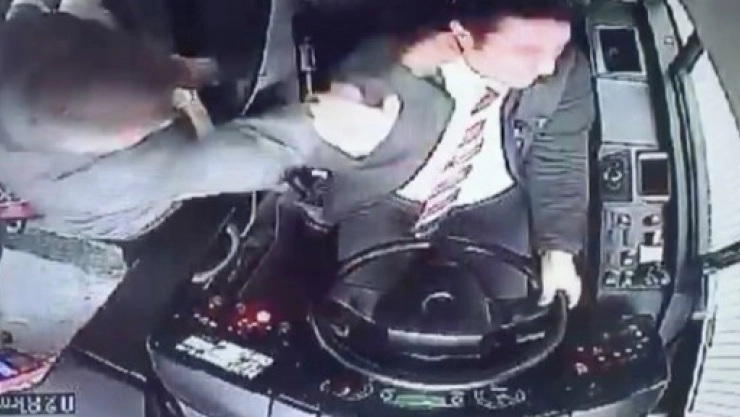 Yolcudan Otobüs Şoförüne Yumruk