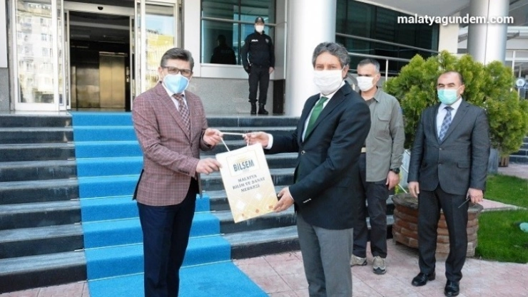 Yüz siperliği Malatya Emniyet Müdürlüğüne teslim edildi