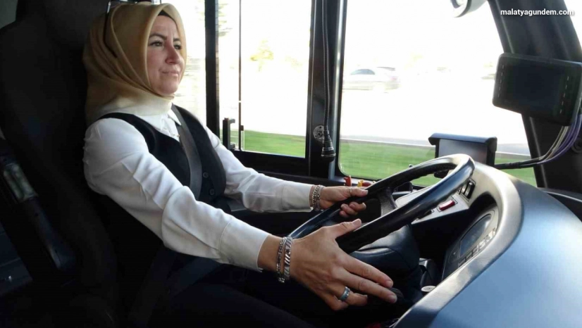 'Kızlardan şoför olmaz' dediler şimdi trambüsle yolların tozunu alıyor