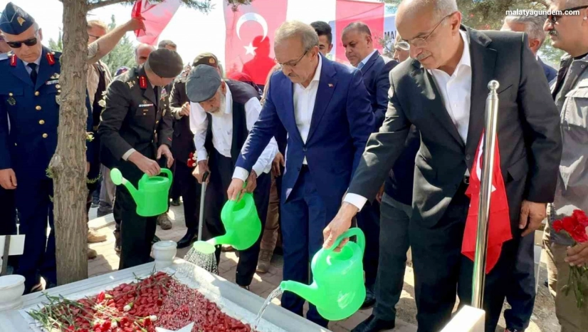 15 Temmuz Şehitleri mezarları başında anıldı