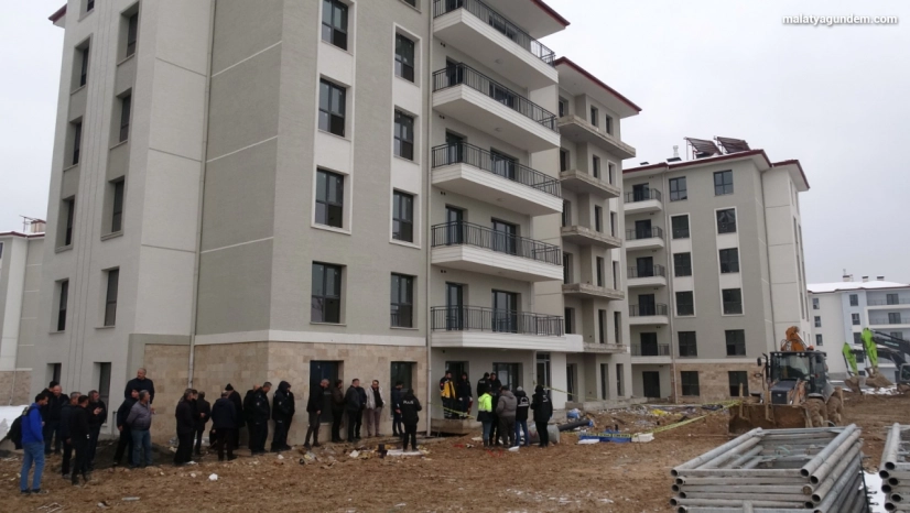 Balkondan atlayan şahıs hayatını kaybetti