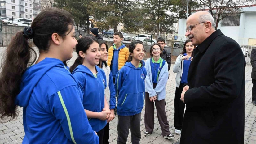 Başkan Er, İnönü Ortaokulu'na konuk oldu