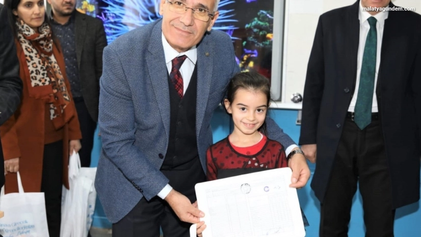 Başkan Güder, öğrencilerin karne heyecanına ortak oldu
