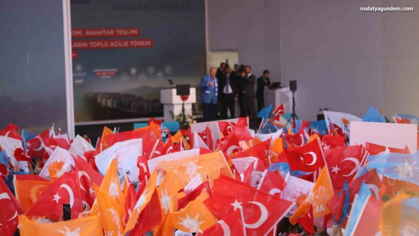 Cumhurbaşkanı Erdoğan: 'Yılbaşına kadar deprem bölgemizde 453 bin bağımsız bölümü tamamlamak niyetindeyiz'