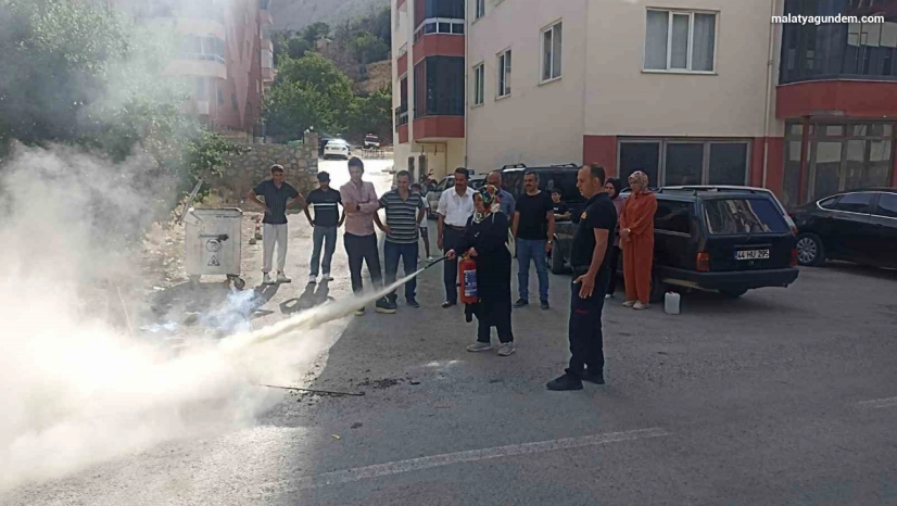Darende İtfaiyesinden sürücü kursunda yangın eğitimi