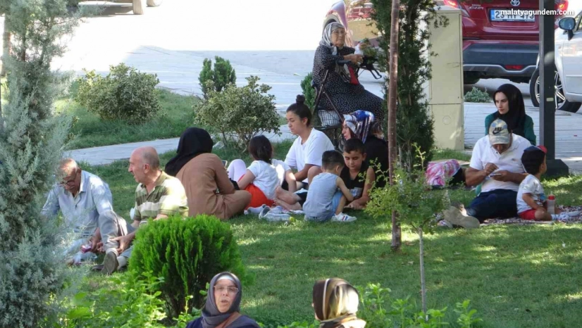 Deprem bölgesi Malatya'da sıcak hava etkili oluyor
