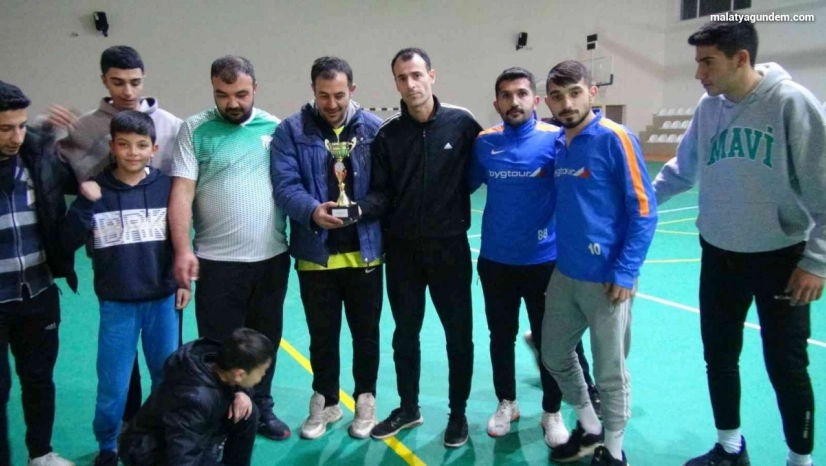 Doğanşehir'de voleybol turnuvasında kupalar sahiplerini buldu