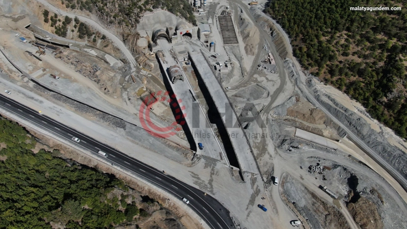 Dünyanın üçüncü, Avrupa'nın en uzun çift tüplü karayolu tünelinde sona doğru