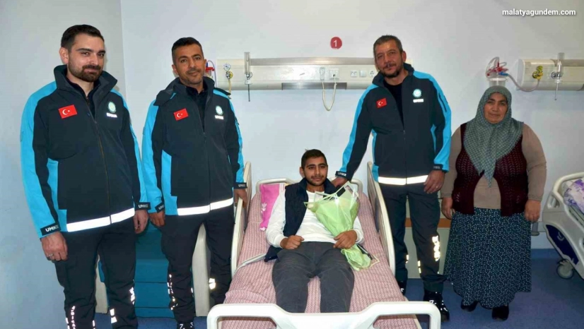 Kurtulamayacağı söylenen genç yaşama tutundu