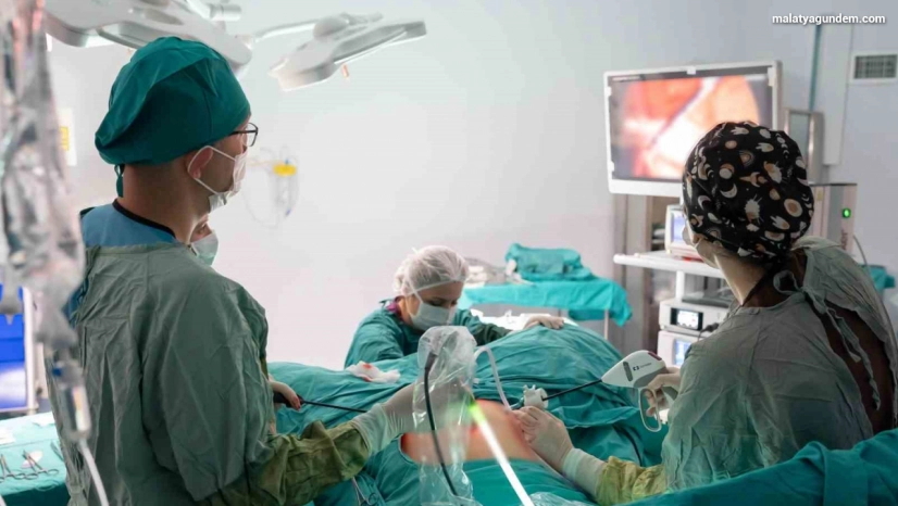 Karın ağrısıyla gitti, rahminden 7 kiloluk tümör çıktı