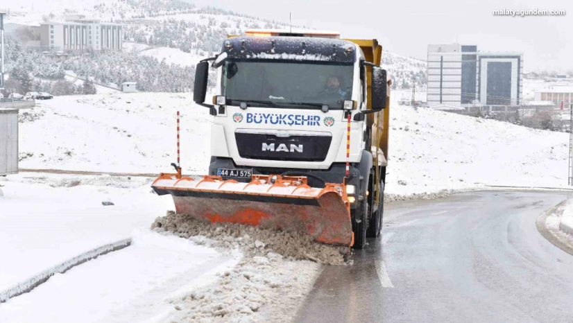 Malatya Büyükşehir Belediyesi'nden yoğun kar mesaisi