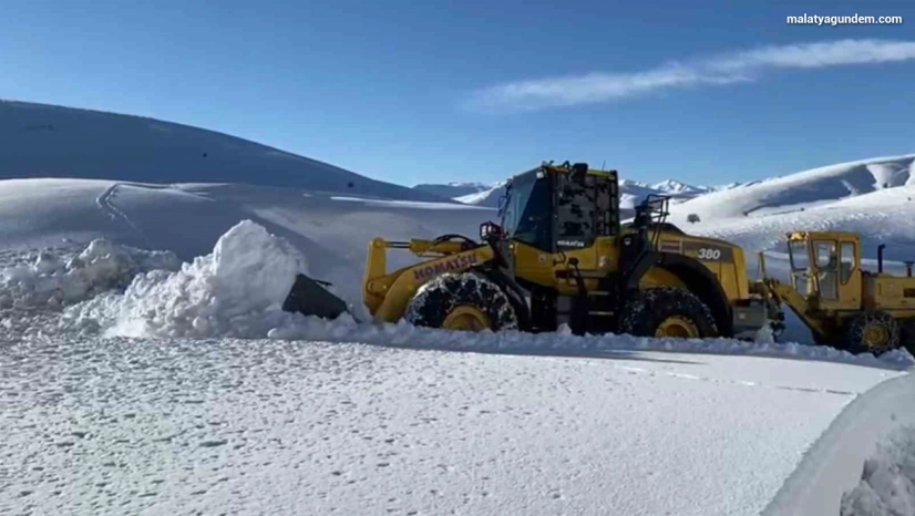 Büyükşehir Belediyesinin karla mücadele çalışmaları devam ediyor