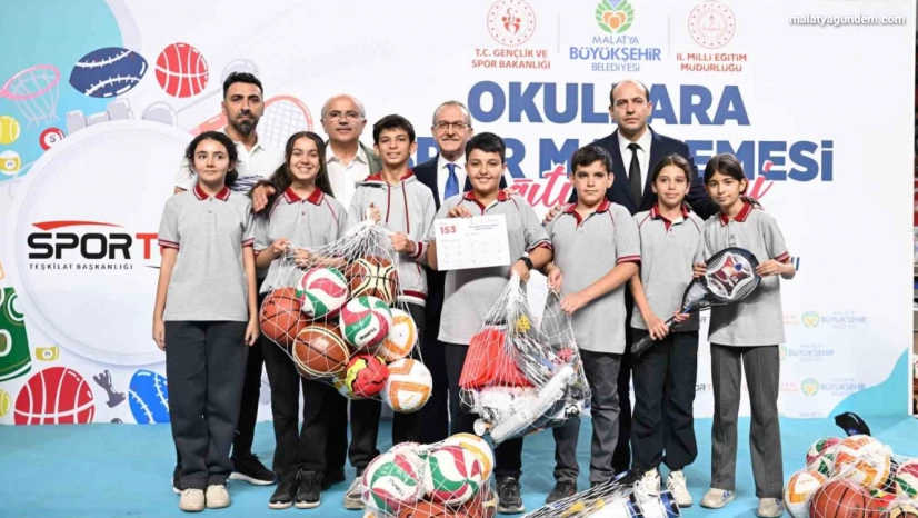 Malatya Büyükşehir'den okullara spor malzemesi desteği