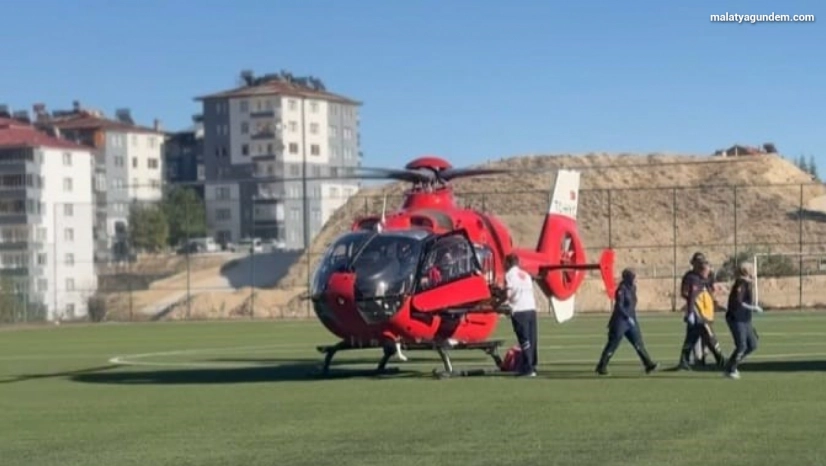 Ambulans helikopter yaşlı adam için havalandı